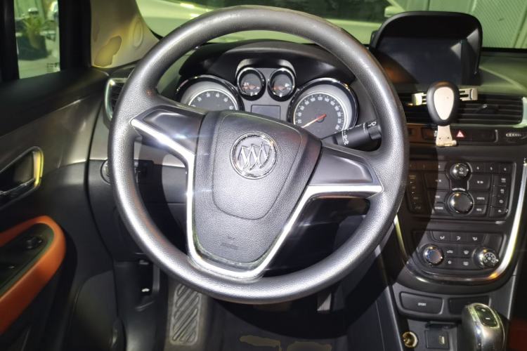 Used Buick Encore 2015 1.4T Automatic Two-Wheel Drive Urban Elite Version Steering Wheel