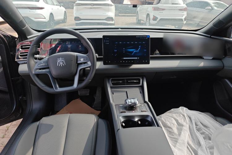 Used BYD Qin L 2025 DM-i Smart Drive 80KM Leading Model
