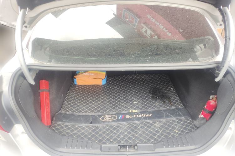 Used Ford Focus 2012 Sedan 1.6L Automatic Fashion Edition Trunk