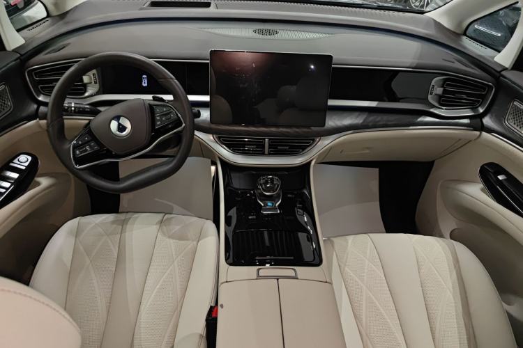 Used Denza D9 2025 DM-i Intelligent Drive 1020 Four-Wheel Drive Prestige Model