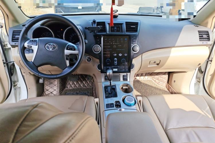 Used Toyota Highlander 2012 2.7L Two-Wheel Drive 7-Seater Luxury Edition Center Console
