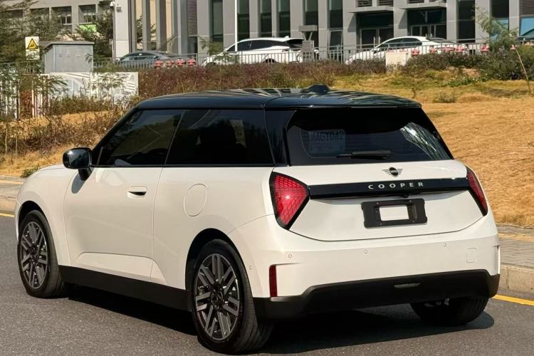 Used MINI Electric MINI COOPER 2025 456km COOPER E Classic Style
