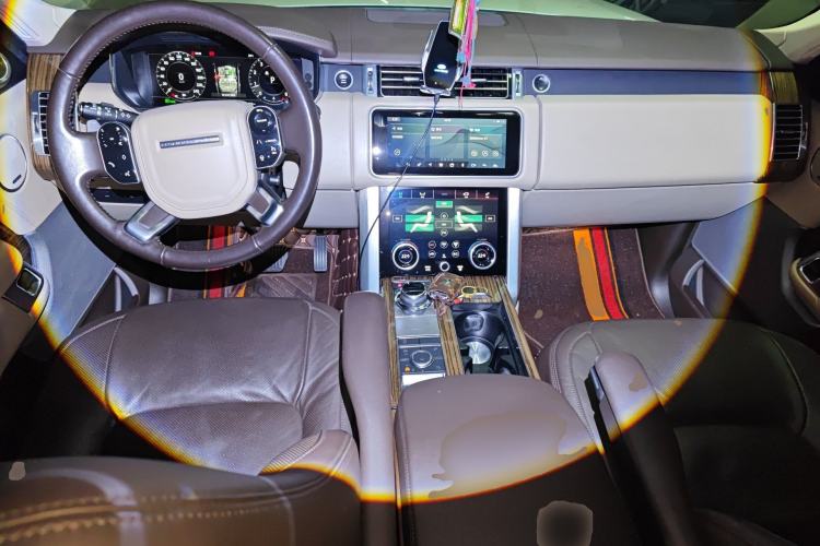 Used Land Rover Range 2018 3.0 SC V6 AB Prestige Extended Edition Center Console