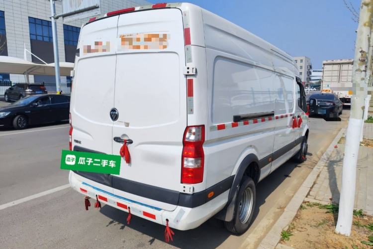 Used Foton Toano 2023 2.5T Manual Jixiang Van Extended Wheelbase Mid-Roof Design with Rear Dual Tires 3-Seater