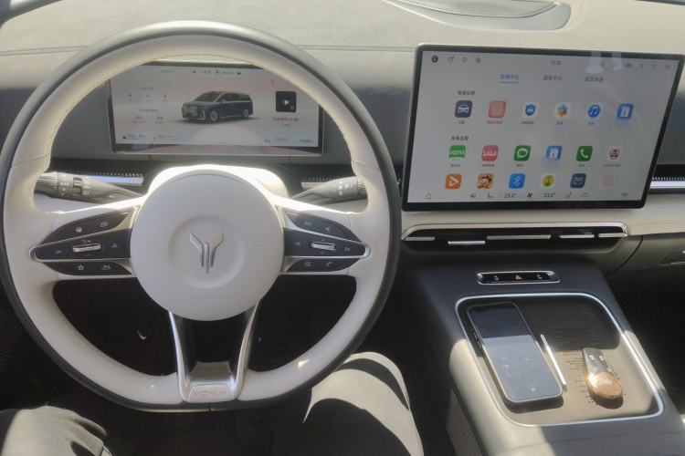Used VOYAH Dream 2025 PHEV Four-Wheel-Drive Flagship Version – Qiankun Edition Steering Wheel