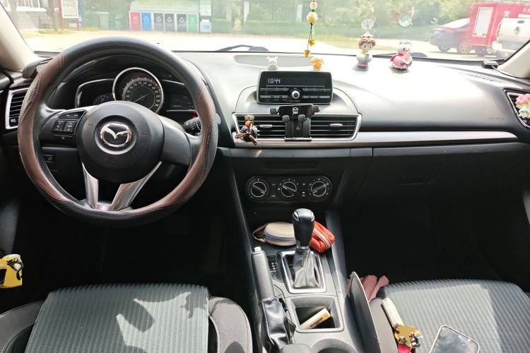 Used Mazda 3 Axela 2016 Sedan 1.5L Automatic Comfort Model Center Console