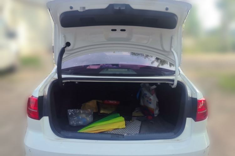 Used Volkswagen Sagitar 2015 1.6L Manual Comfort Model Trunk