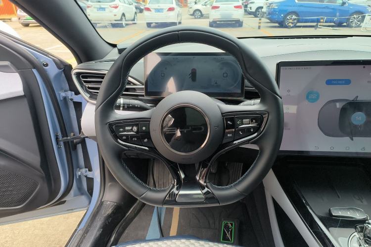 Used BYD Seal 2022 550 km Standard Range Rear-Wheel Drive Elite Version Steering Wheel