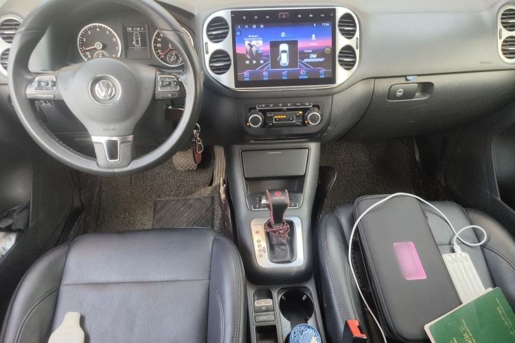 Used Volkswagen Tiguan 2010 1.8TSI Automatic All-Wheel-Drive Elite Edition Center Console