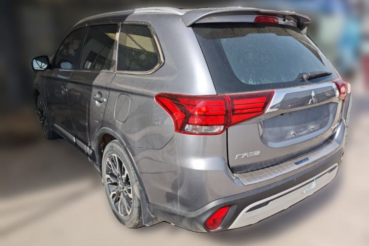 Used Mitsubishi Outlander 2020 2.0L Two-Wheel Drive Comfort Edition 7-Seater Rear Left 45 Deg