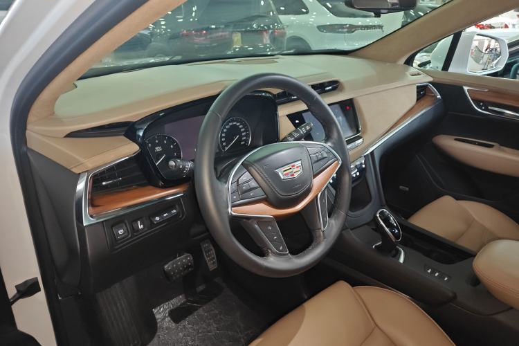 Used Cadillac XT5 2018 28E 4x4 Platinum Edition
