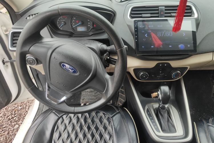 Used Ford Escort 2017 Revised Version 1.5L Automatic Comfort Edition Center Console