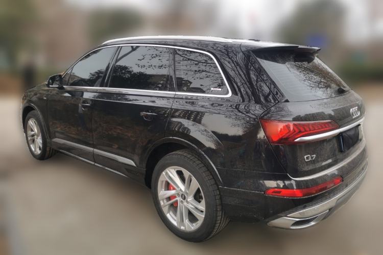 Used Audi Q7 2021 45 TFSI quattro S line Sport model
