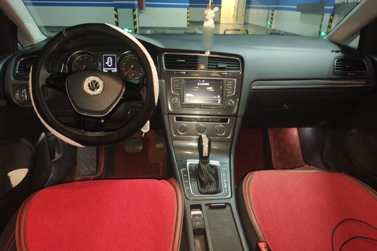 Used Volkswagen Golf 2016 1.6L Automatic Comfort Model Center Console