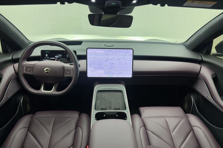 Used Nio ET5 2025 75 kWh Center Console