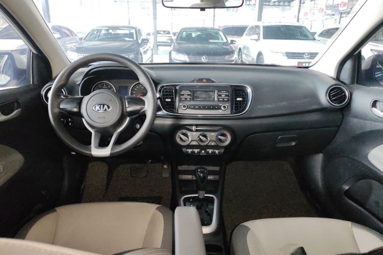 Used Kia Pegas 2017 1.4L Automatic Value Edition Center Console