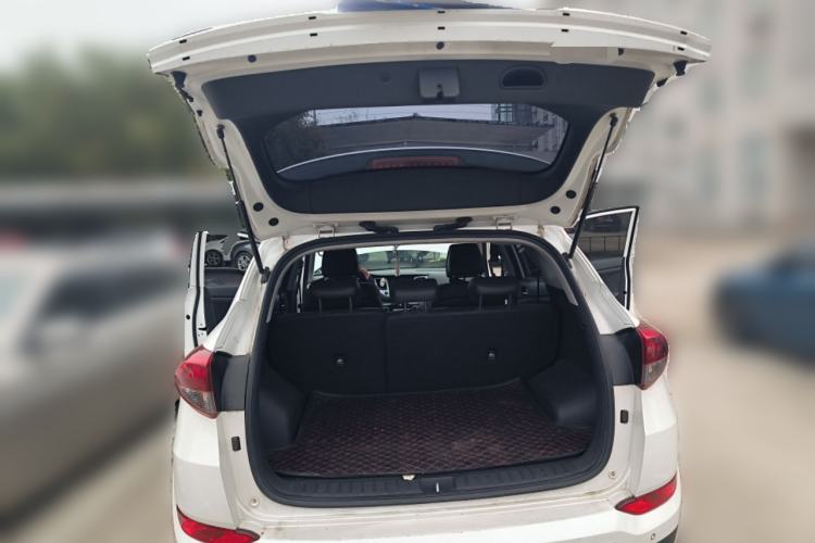 Used Hyundai Tucson 2015 1.6T Dual-Clutch Two-Wheel-Drive Smart Model Trunk
