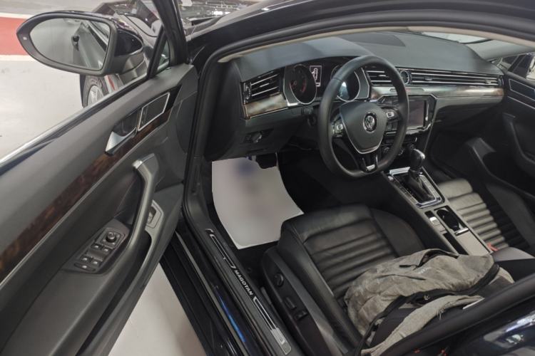 Used Volkswagen Magotan 2019 330TSI DSG Luxury Model China V Standard Driver Seat