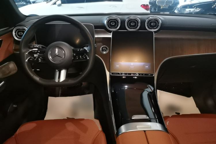 Used Mercedes-Benz GLC 2024 Refreshed GLC 300 L 4MATIC Dynamic Version 5 Seats