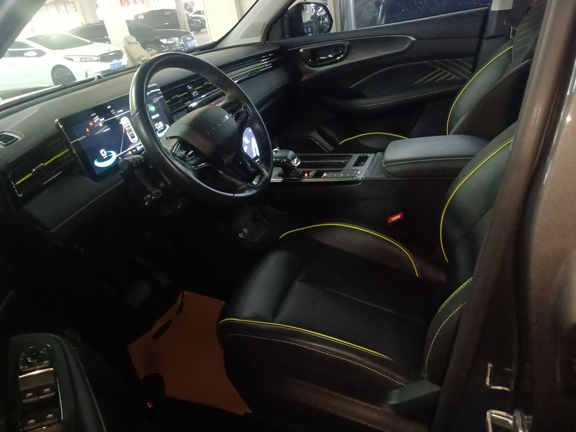 المقاعد الأمامية داخل السيارة