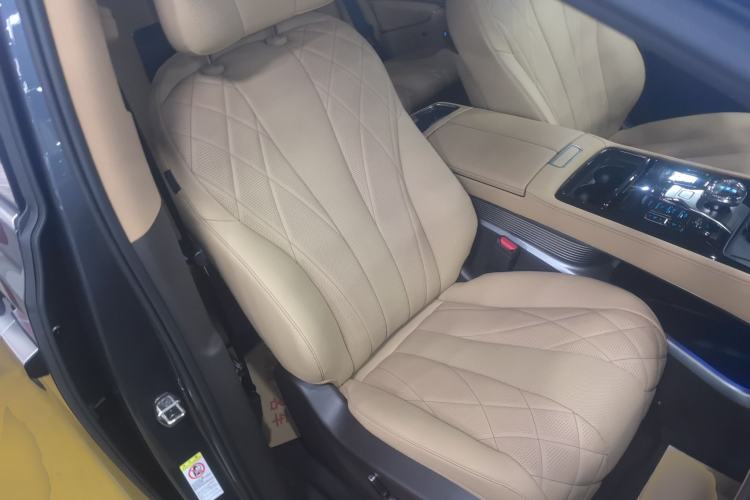 Used Denza D9 2025 DM-i Intelligent Drive 1020 Four-Wheel Drive Prestige Model