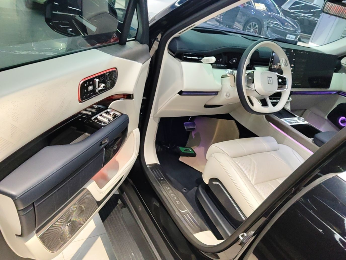 Zeekr 9X 2025 Hyper Edition 70kWh — снимка 18