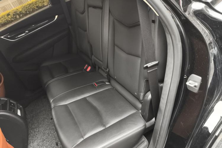 Used Cadillac XT5 2018 25T Luxury Model Interior 4