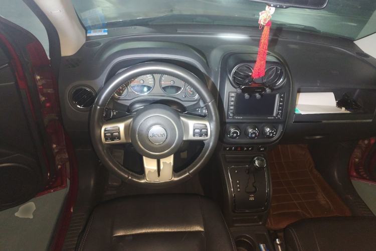 Used Jeep Compass 2013 2.4L Four-wheel Drive Black Edition with Navigation Steering Wheel