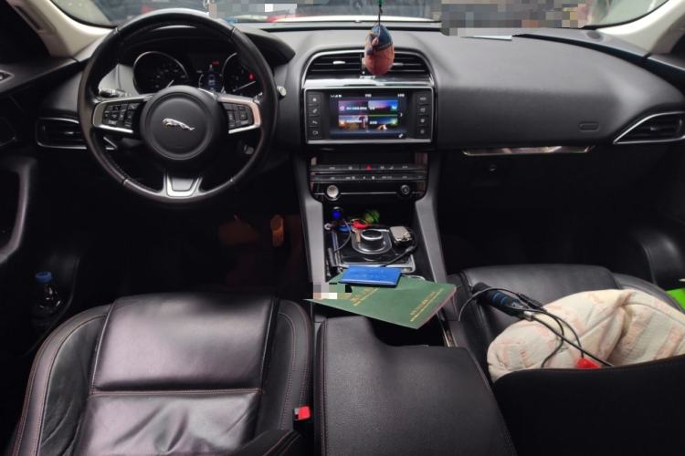 Used Jaguar F-PACE 2018 2.0T Four-Wheel Drive Urban Luxury Edition Interior 2