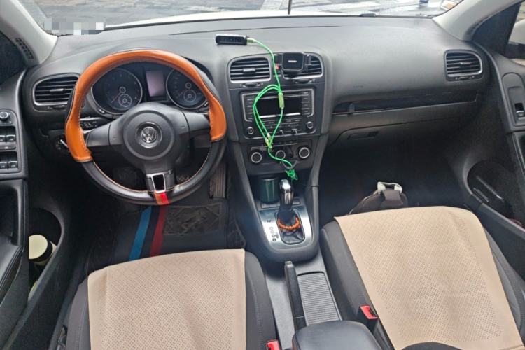 Used Volkswagen Golf 2012 1.6L Automatic Comfort Model Center Console