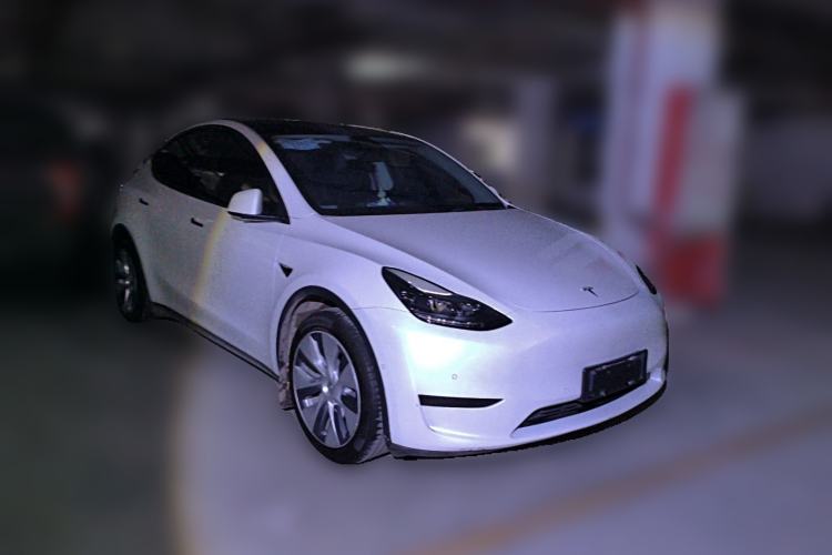 Used Tesla Model Y 2022 Rear-Wheel-Drive Version Front Right 45 Deg