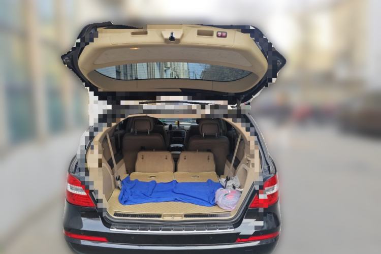 Used Mercedes-Benz R-Class 2011 R 350 L 4MATIC Trunk