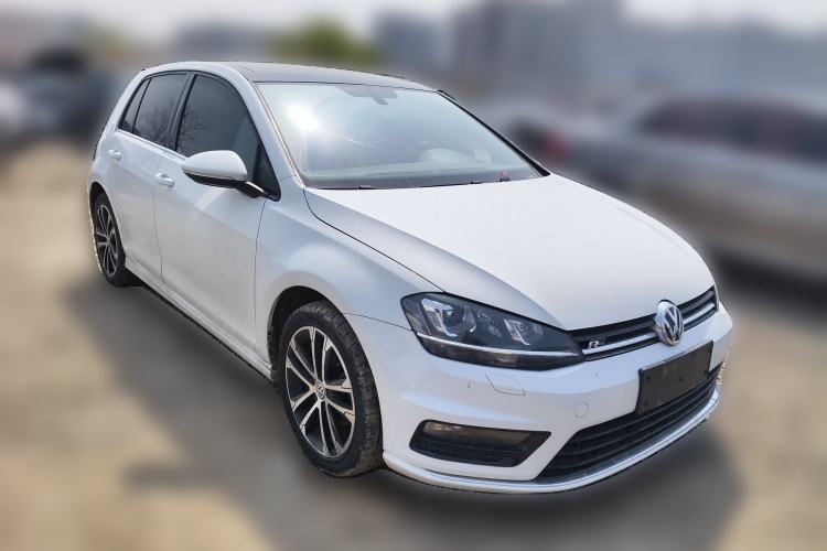 Used Volkswagen Golf 2016 1.4TSI Automatic R-Line Front Right 45 Deg