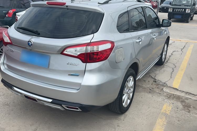 Used Venucia T70 2015 2.0L CVT Smart Edition
