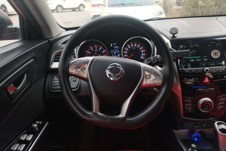 Used SsangYong Tivolan 2015 1.6L Automatic Two-Wheel Drive Zhi Chun Edition Steering Wheel