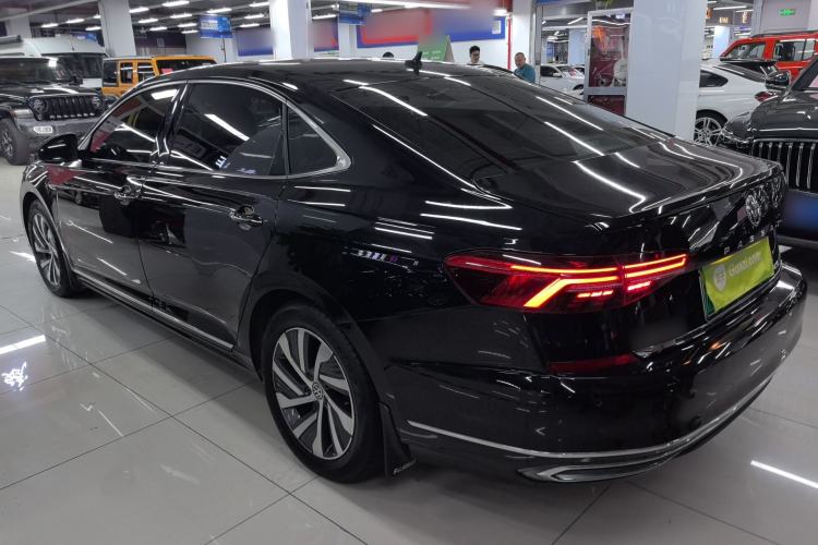 Used Volkswagen Passat New Energy 2019 430 PHEV Hybrid Luxury Edition Rear Left 45 Deg