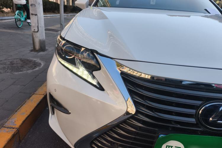 Used Lexus ES 2015 300h Comfort Edition
