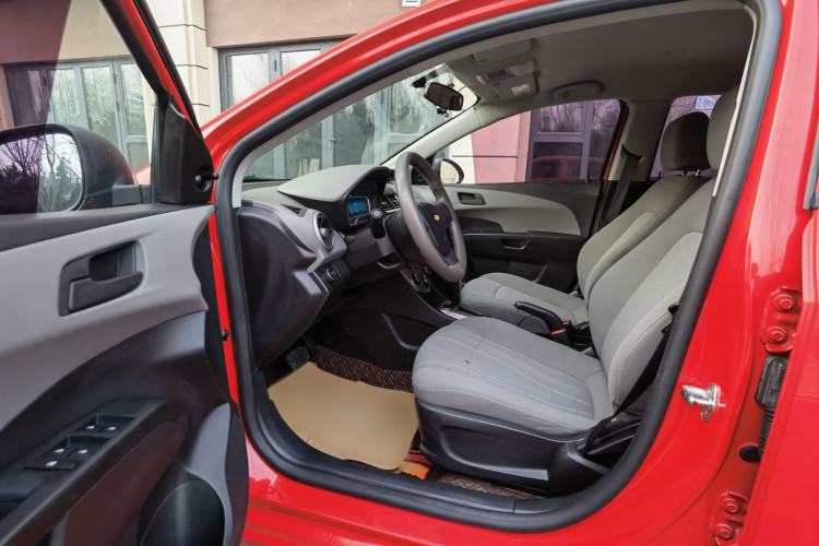 Used Chevrolet Aveo Sonic 2014 Hatchback 1.4SL AT Fashion Edition
