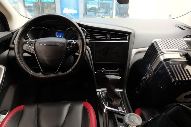 Used Venucia D60 2018 1.6L CVT Smart Connect Elite Edition Center Console