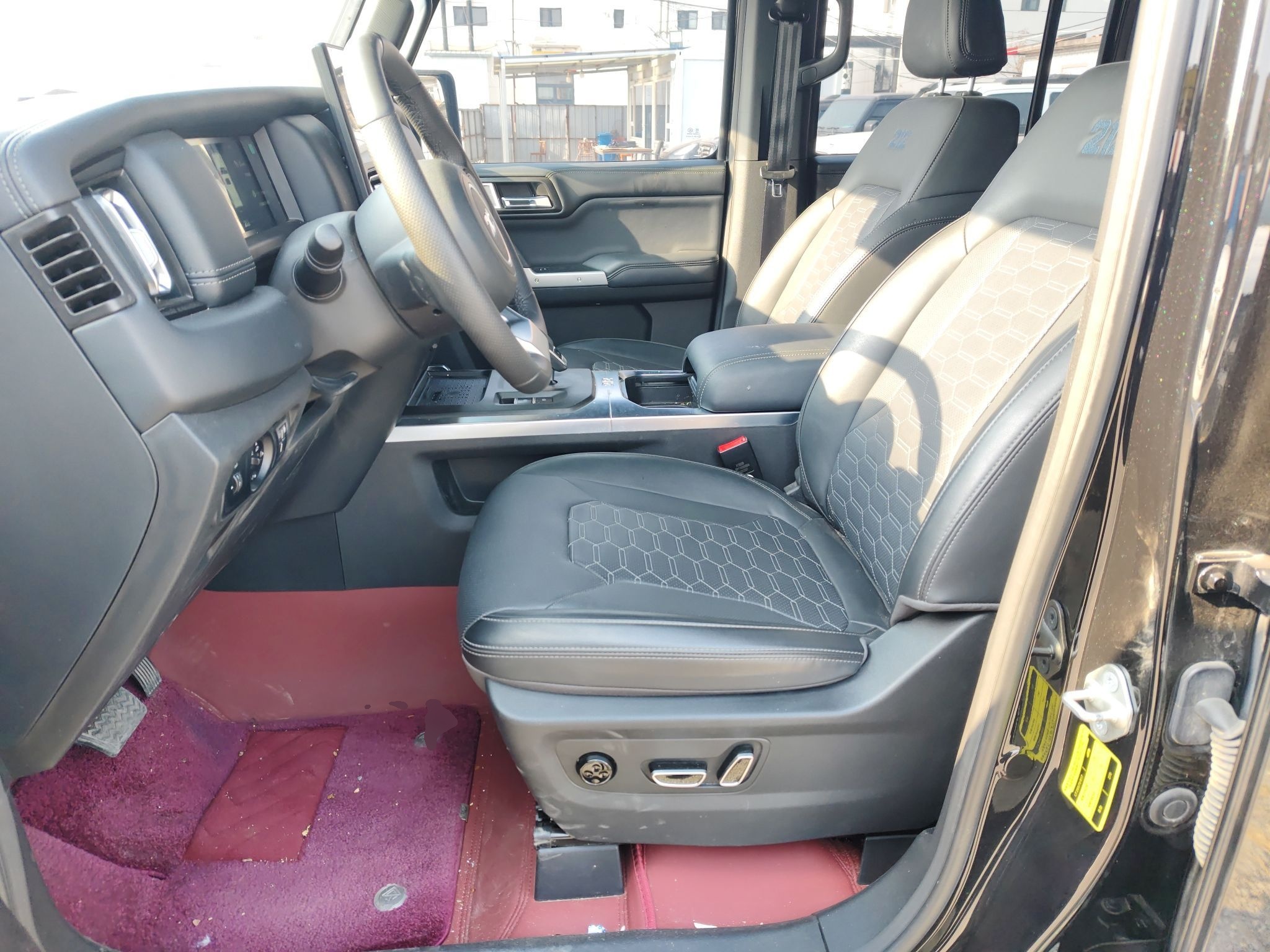 المقاعد الأمامية داخل السيارة