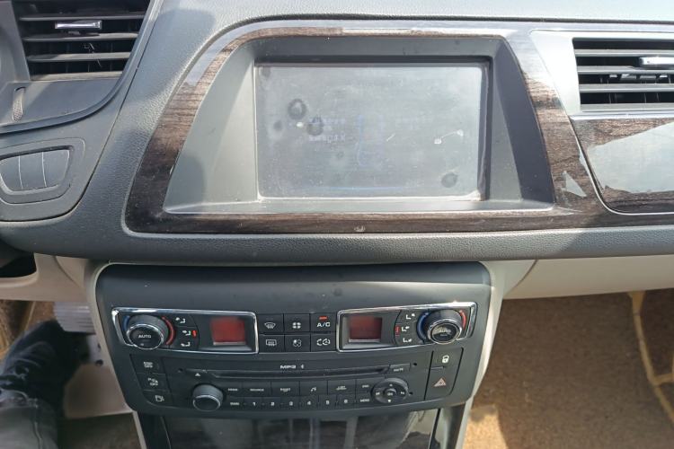 Used Citroen C5 2013 2.0L Automatic Luxury Model Audio And AC Panel