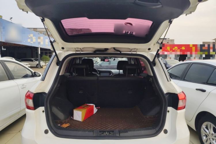 Used GAC Trumpchi GS4 2017 200T Manual Two-Wheel Drive Elite Edition Trunk