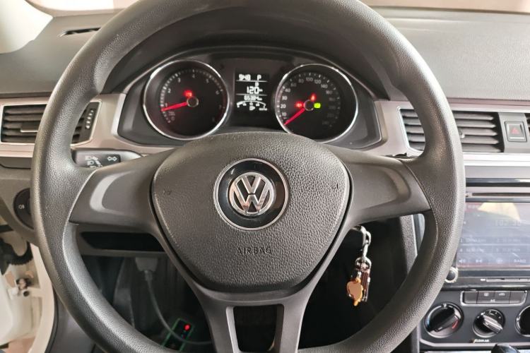 Used Volkswagen Bora 2016 1.6L Automatic Fashion Model Steering Wheel