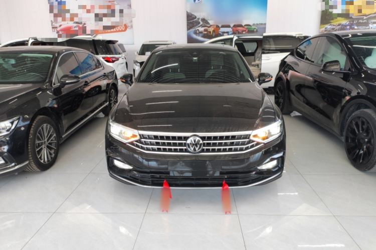 Used Volkswagen Magotan 2024 2 Million Units Zhongxiang Version 330TSI DSG Luxury Edition Front