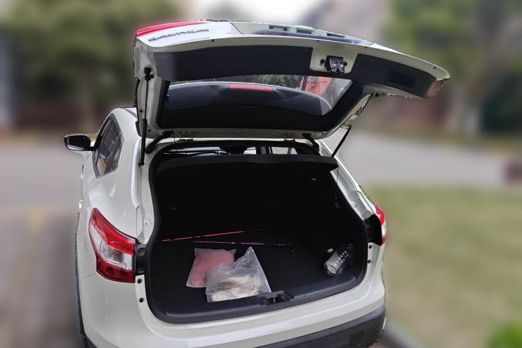 Used Nissan Qashqai 2016 2.0L CVT Elite Edition Trunk