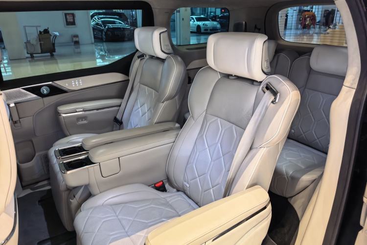 Used Volvo EM90 2025 Ultra Six-Seater