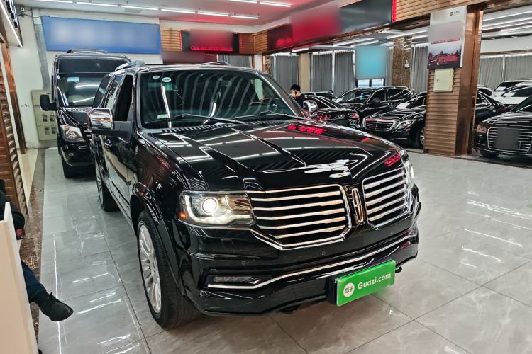 Used Lincoln Navigator 2016 3.5T AWD Front Right 45 Deg