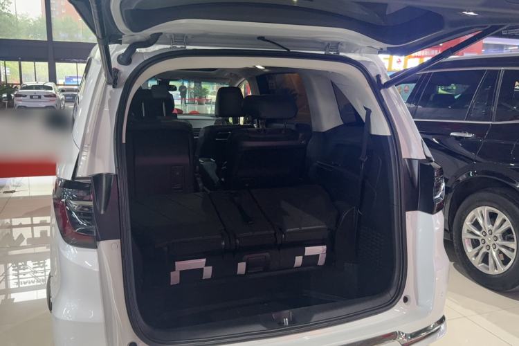 Used Honda Elysion 2022 2.0L eHEV Luxury Edition Trunk