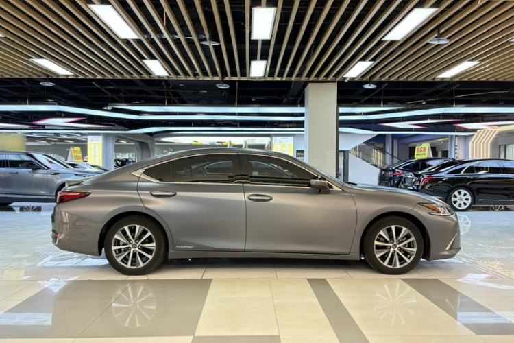 Used Lexus ES 2020 300h Premier Edition Exterior 7