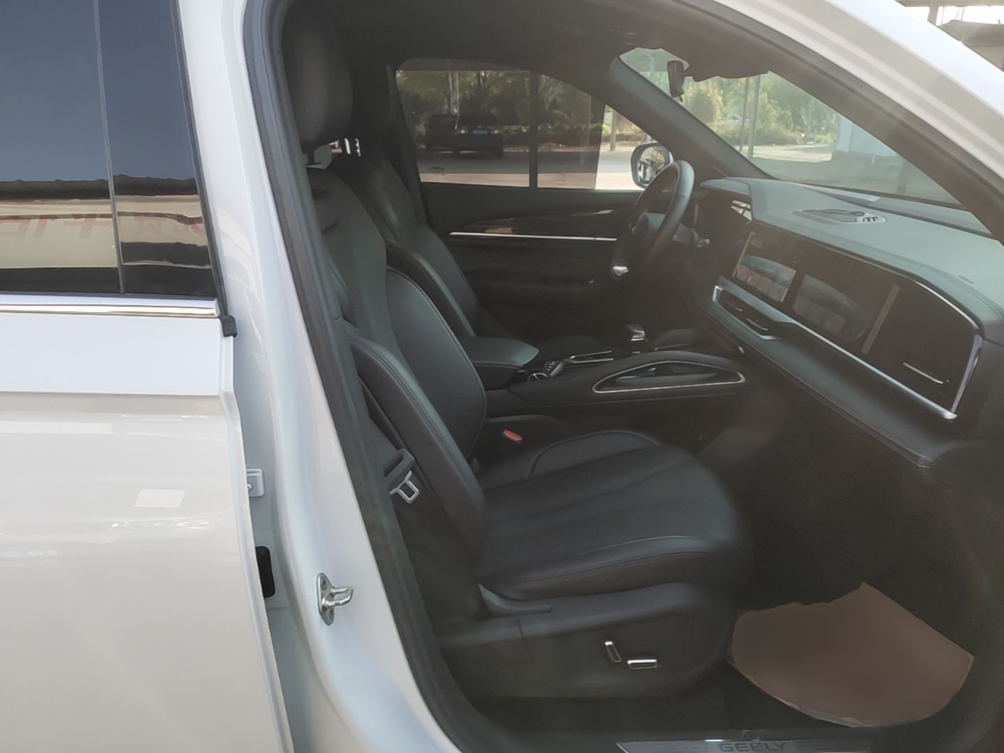 Geely Auto Monjaro L 2024 2.0TD DCT EVO Two-Wheel Drive Prestige Version — снимка 19